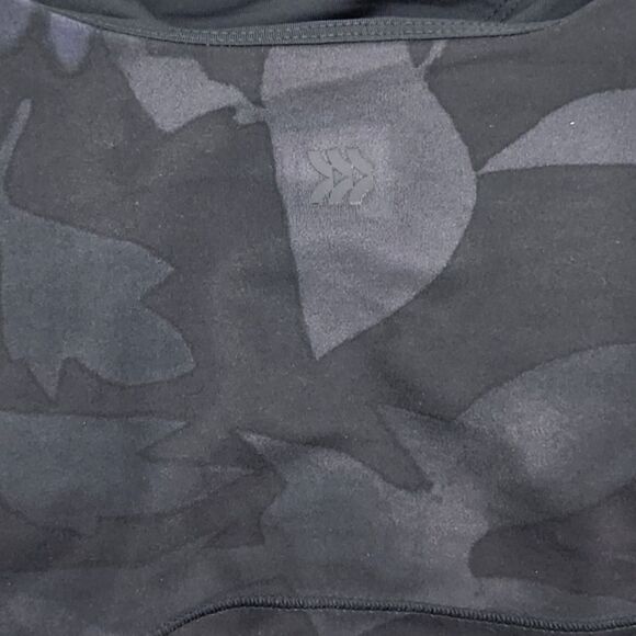 All in Motion Built-in Bra Support Cropped Tank Womens Extra Large XL Black Camo - Picture 4 of 8